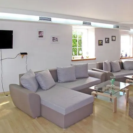 Holiday home Sleeps 20 Wifi