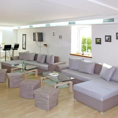 Sleeps 20 Wifi Holiday home *